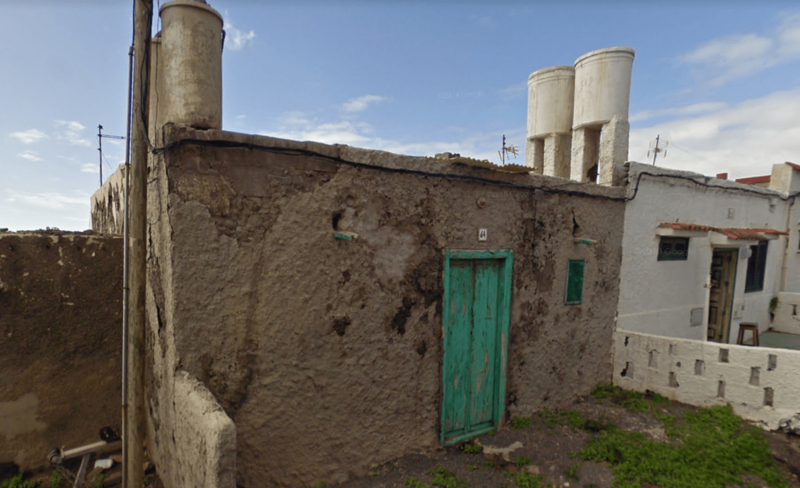 Imagen de la casa que se derribará para construir este centro de actividades acuáticas (Foto Google Maps)